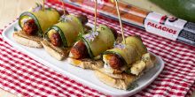 Pincho de chistorra con calabacn y queso brie